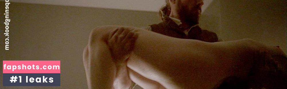 Emily Hampshire gallery photo #39