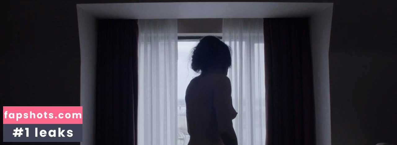 Emily Hampshire gallery photo #6