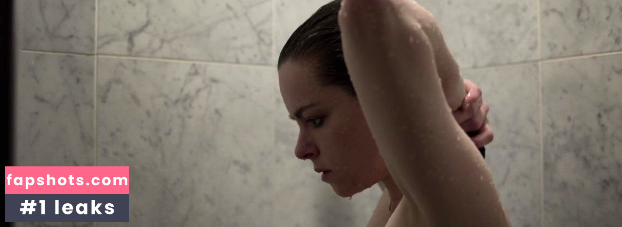 Emily Hampshire gallery photo #7