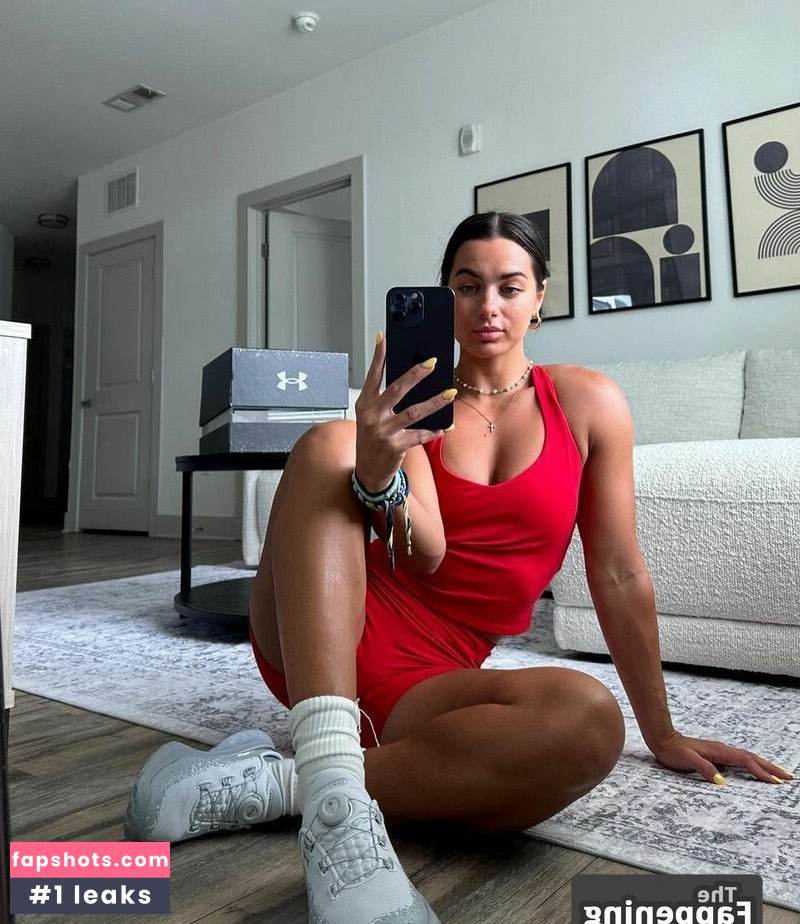 Emily Harrigan gallery photo #17