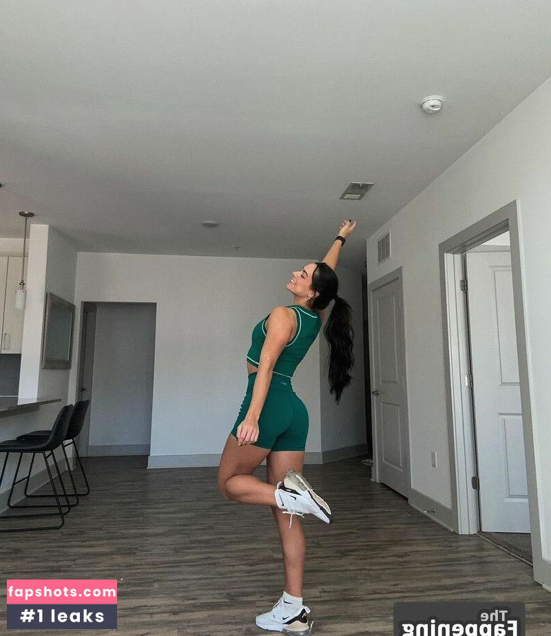 Emily Harrigan gallery photo #27