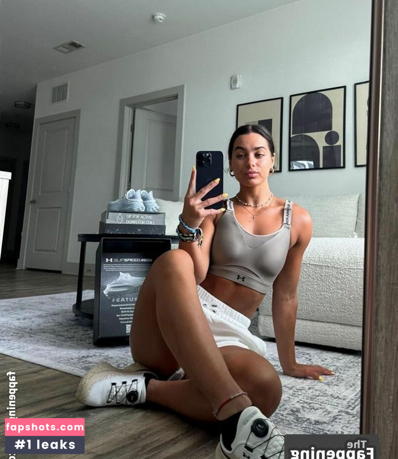 Emily Harrigan gallery photo #8