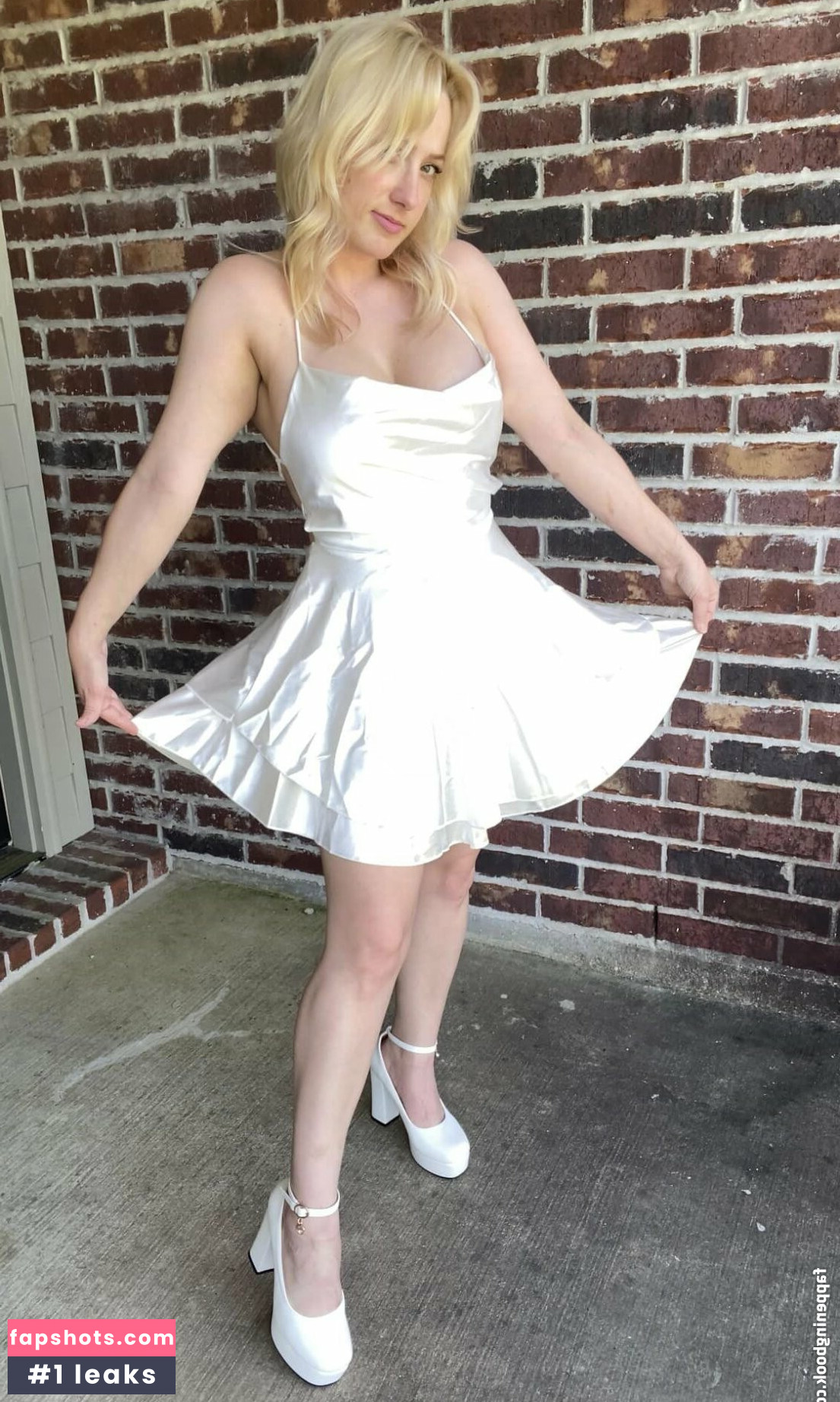 Emily Hebert gallery photo #14