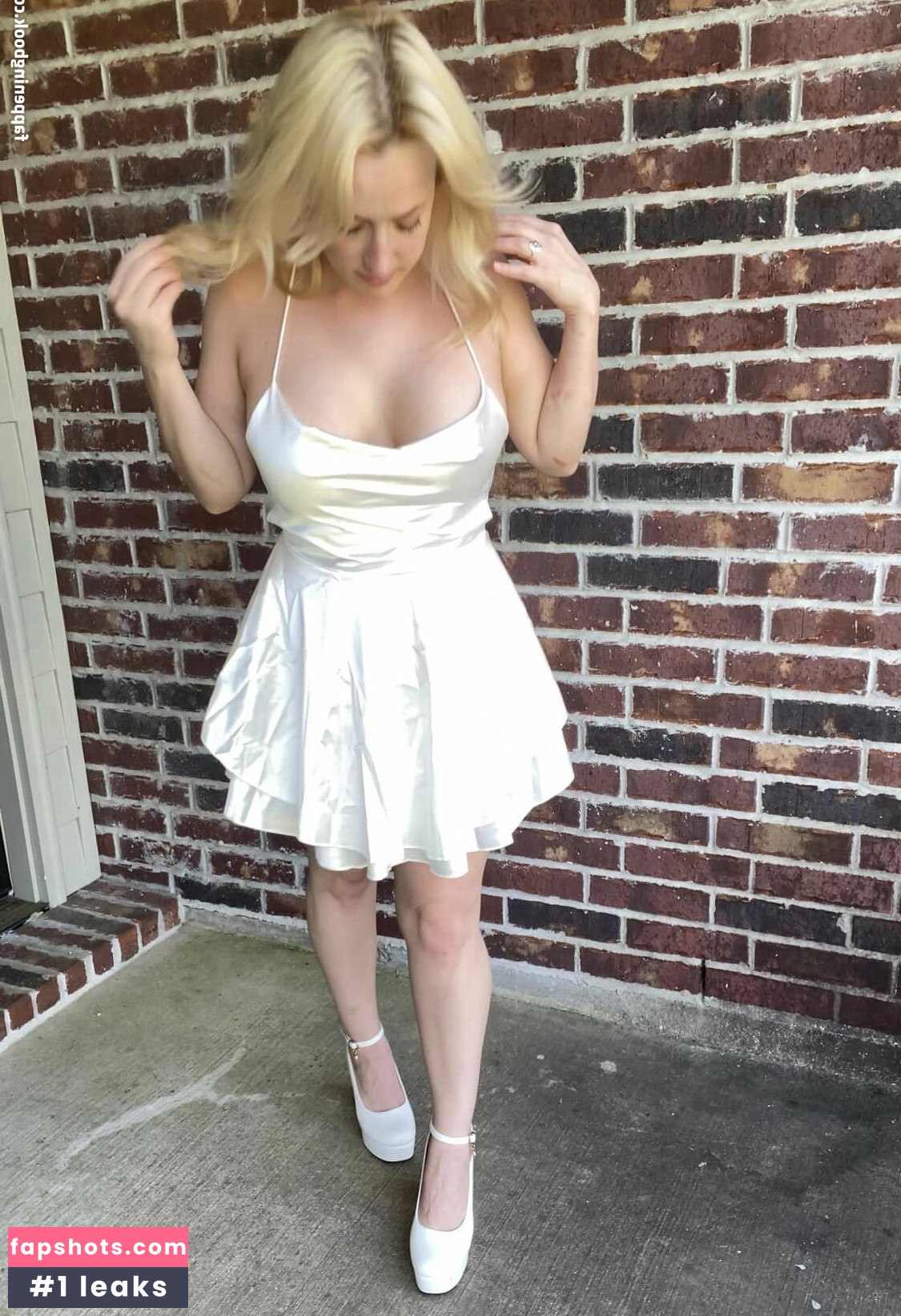 Emily Hebert gallery photo #16