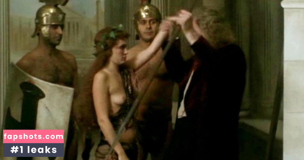 Emily Hillier gallery photo #4