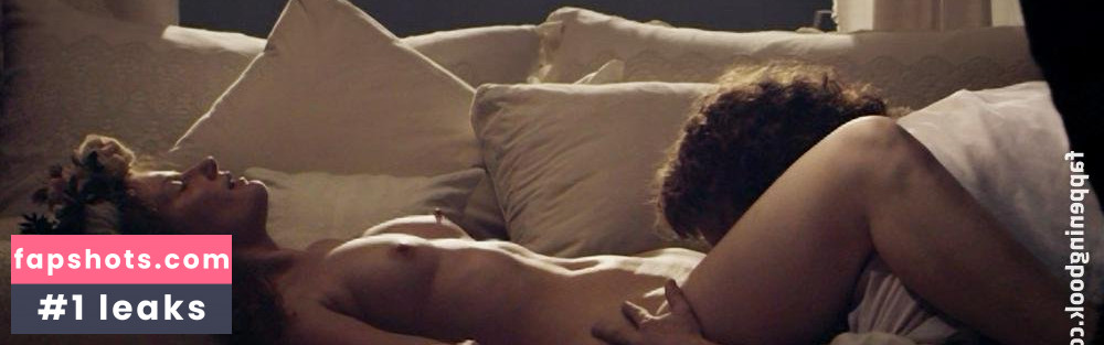 Emily Holmes gallery photo #5