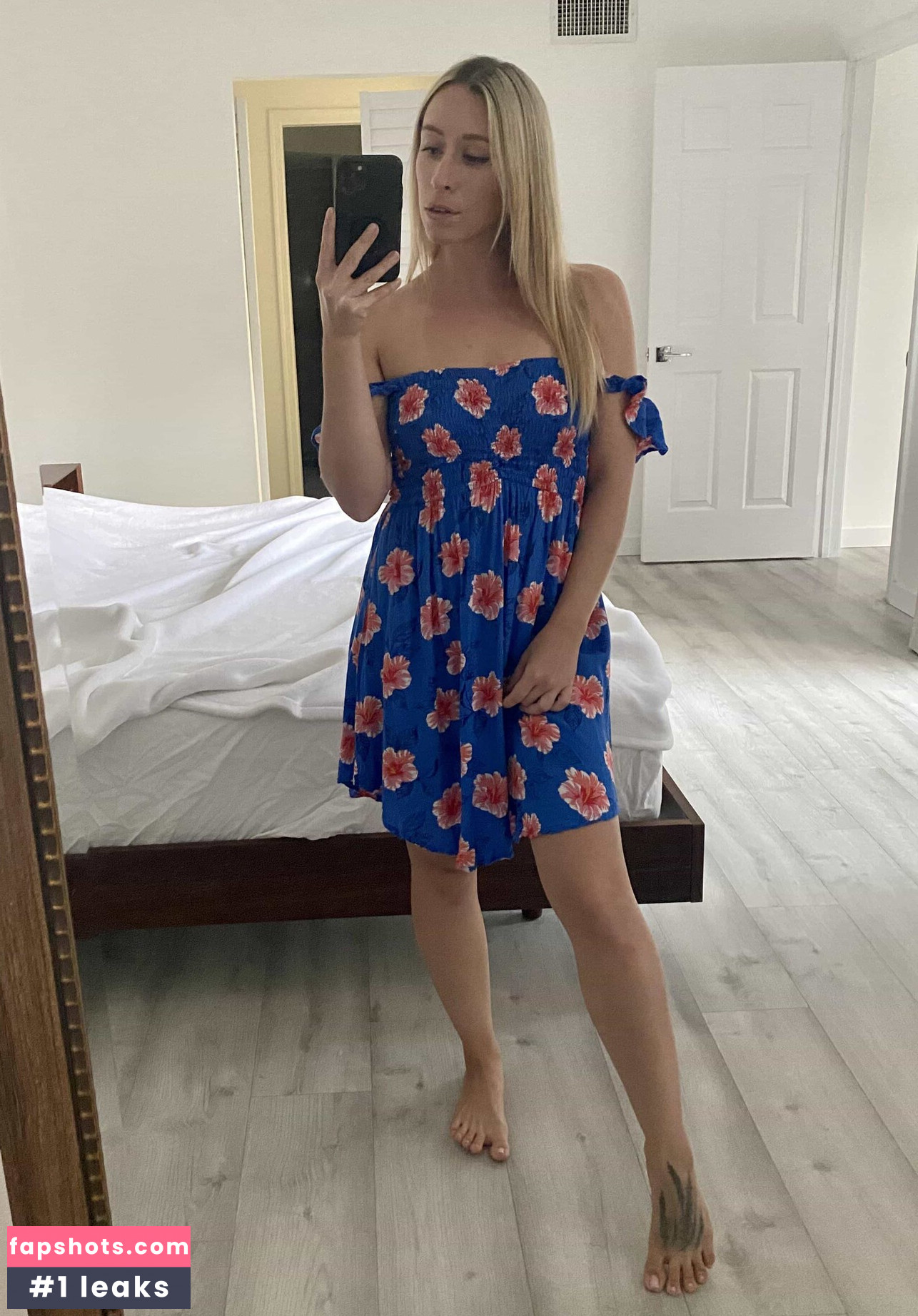 Emily Jones gallery photo #14