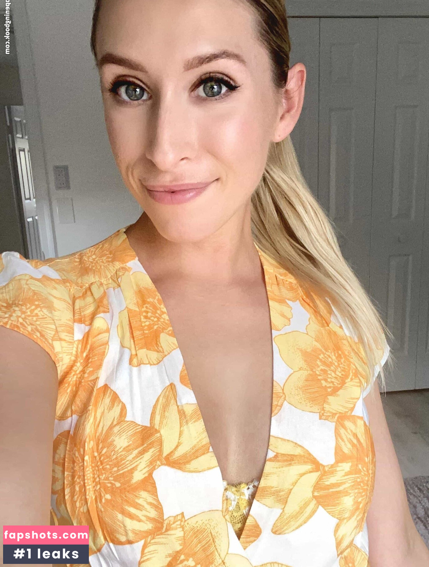 Emily Jones gallery photo #6