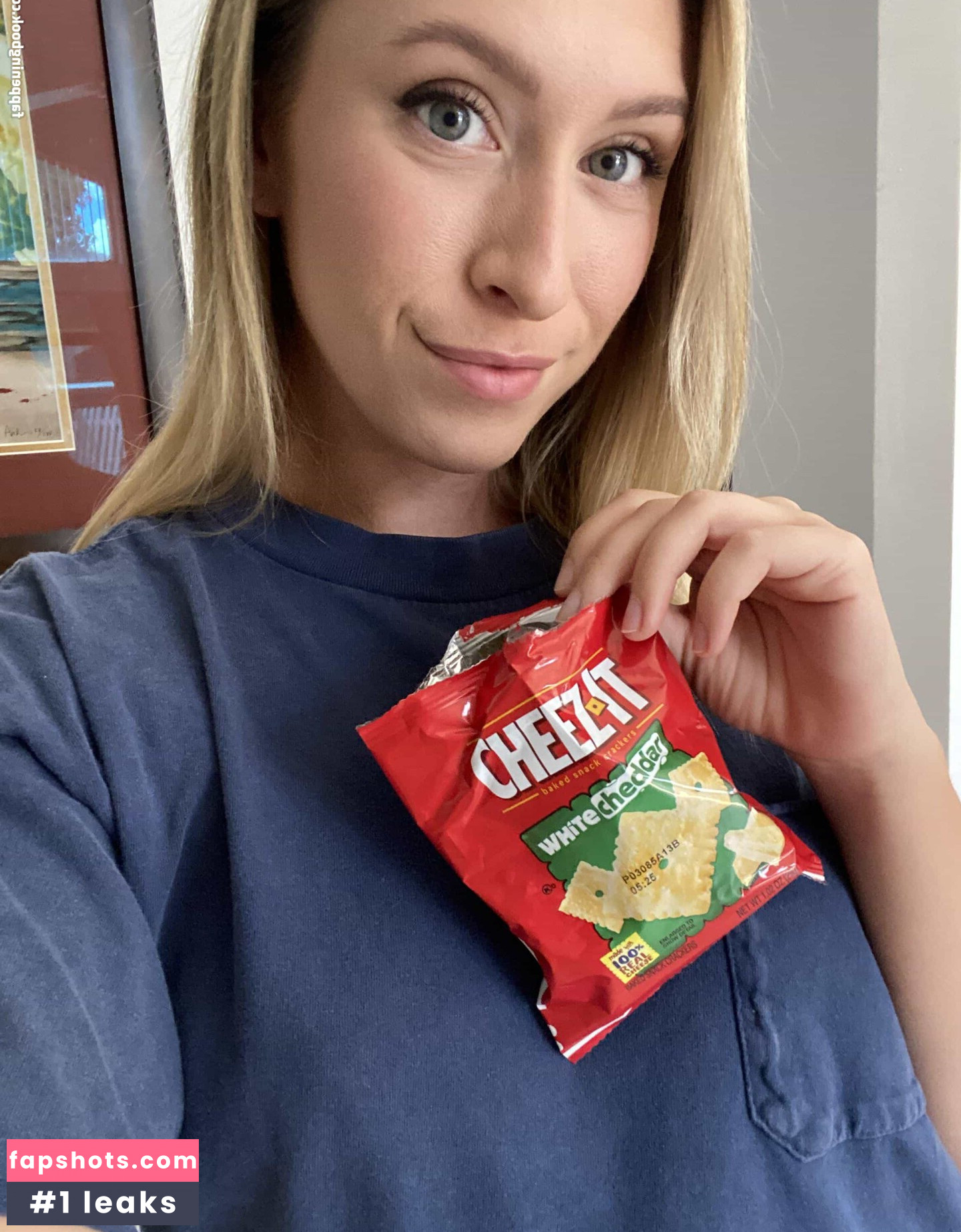 Emily Jones gallery photo #8