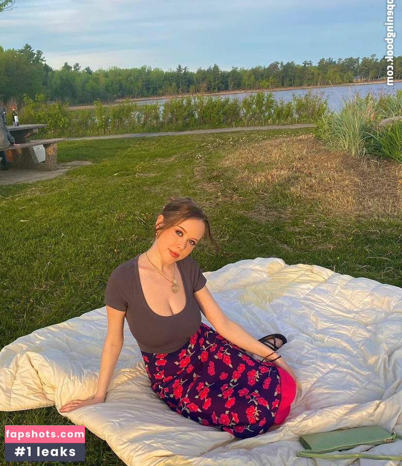 Emily Kyte gallery photo #106