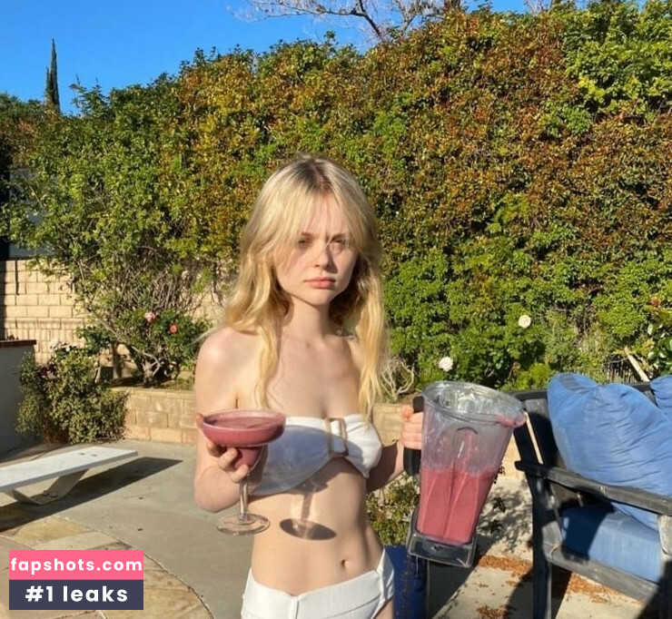 Emily Lind gallery photo #16