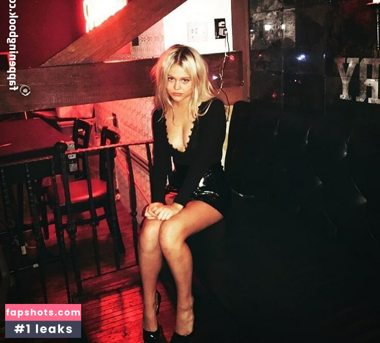 Emily Lind gallery photo #17