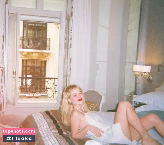 Emily Lind gallery photo #20