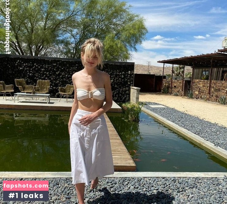 Emily Lind gallery photo #25