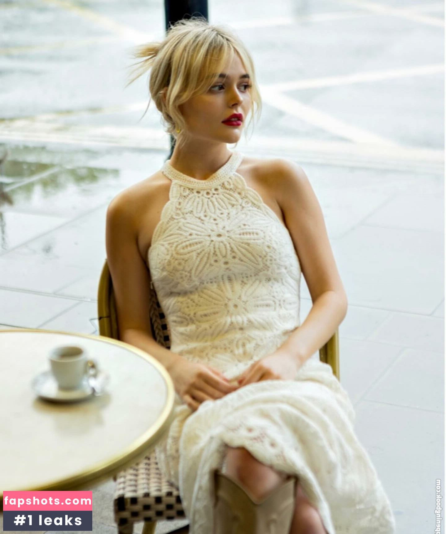 Emily Lind gallery photo #32