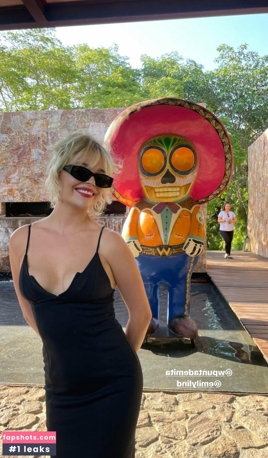 Emily Lind gallery photo #39