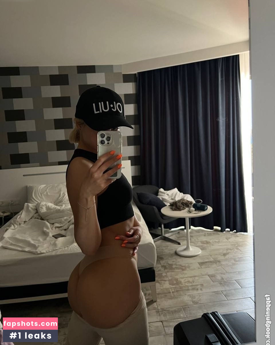 Emily_lu gallery photo #31