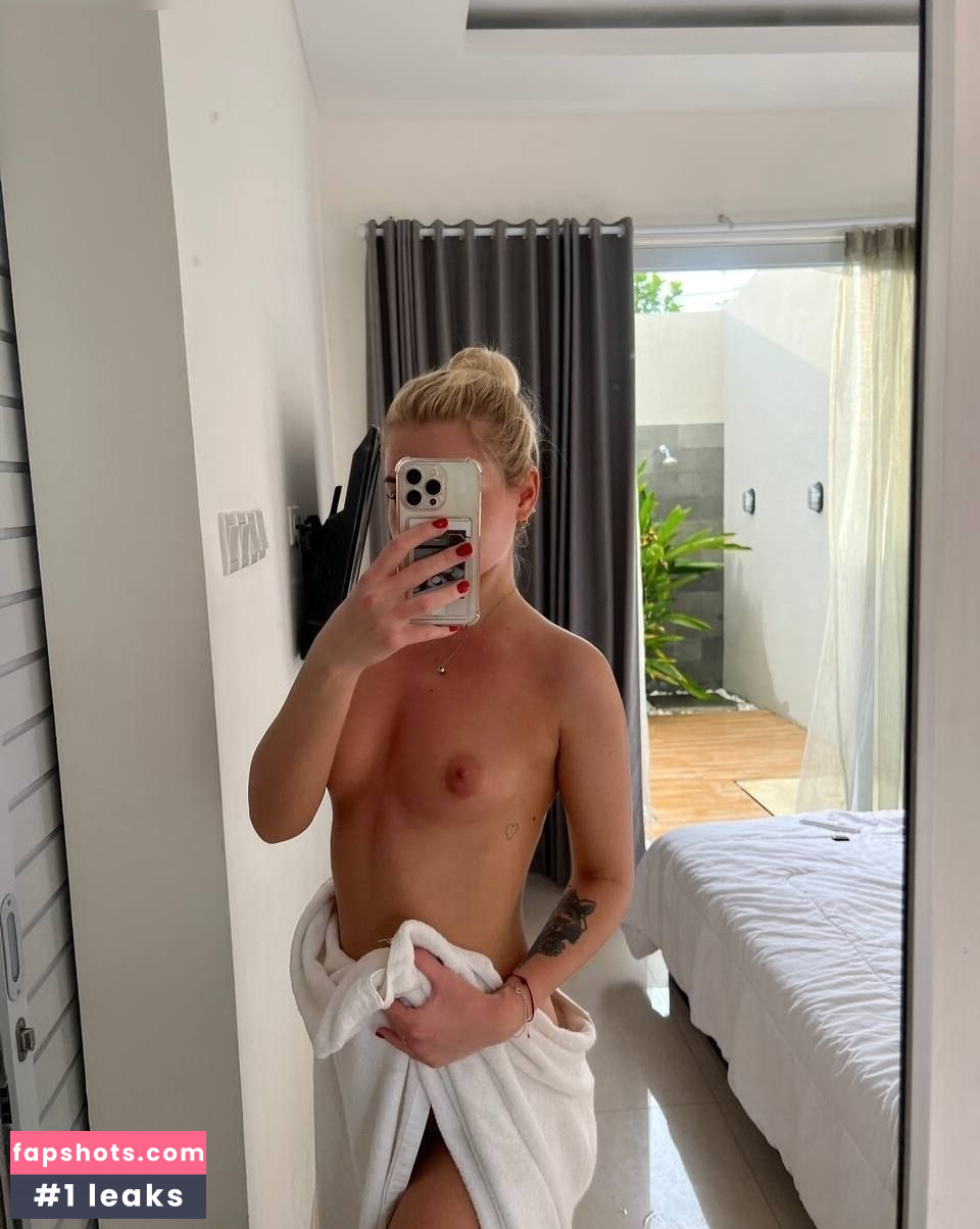 Emily_lu gallery photo #32