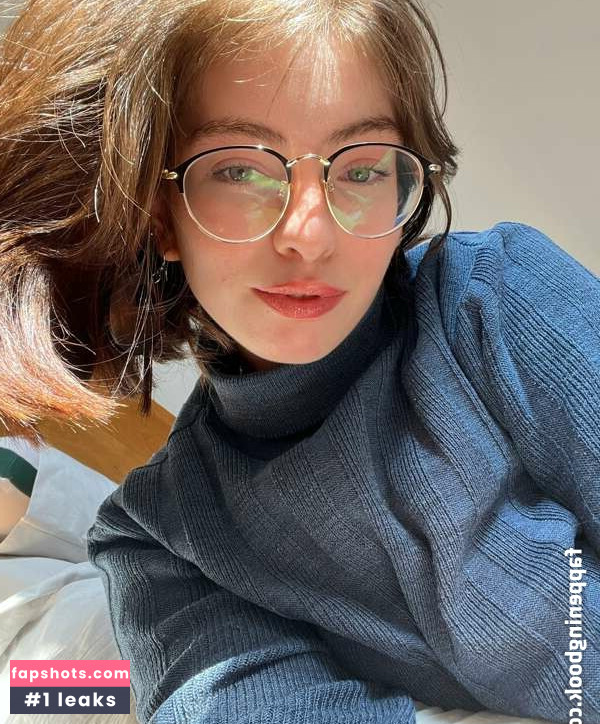 Emily gallery photo #34