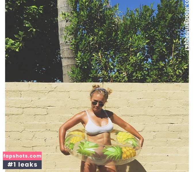 Emily Osment gallery photo #186