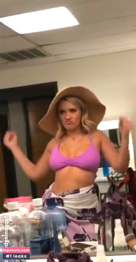 Emily Osment gallery photo #46