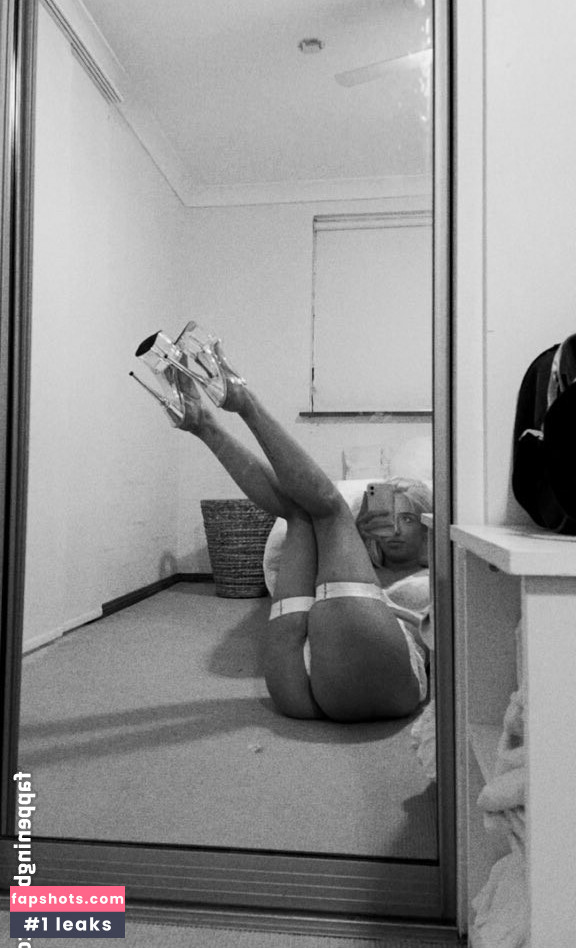 Emily Paul gallery photo #8