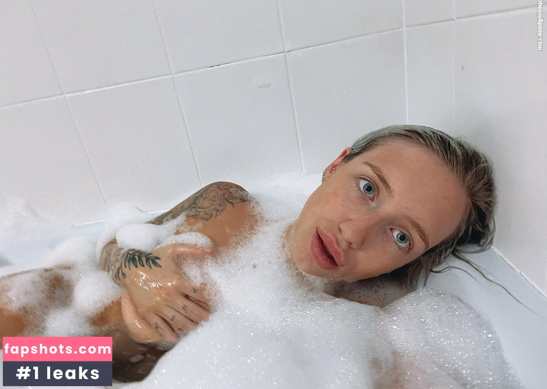 Emily Paul gallery photo #9