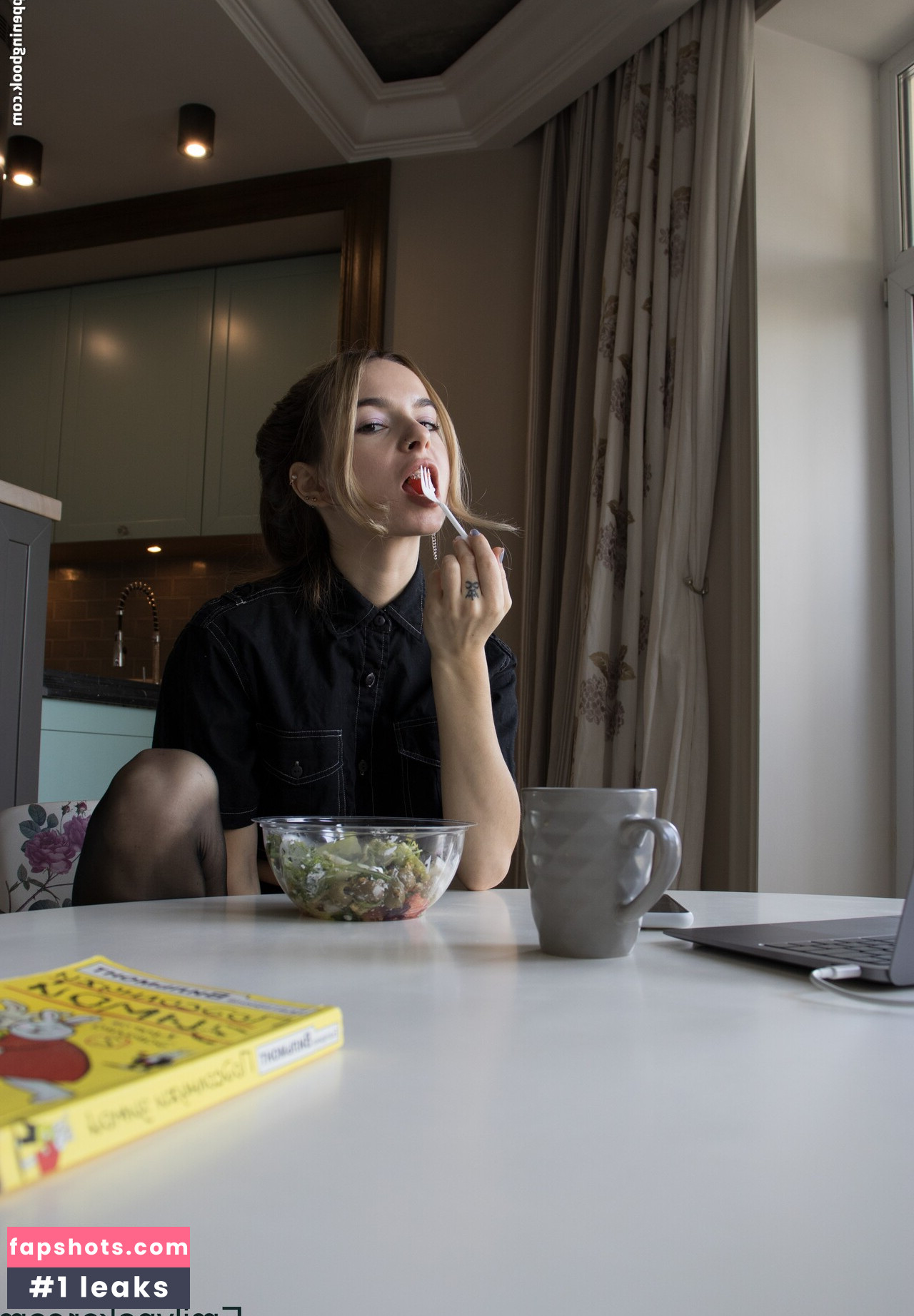 Emily Poker gallery photo #57