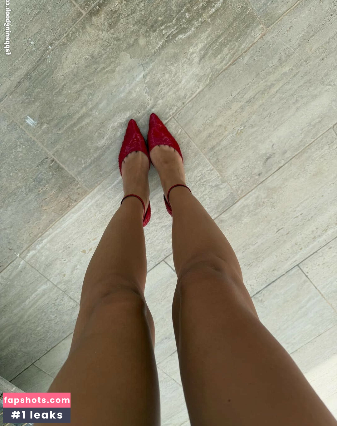 Emily Ratajkowski gallery photo #102