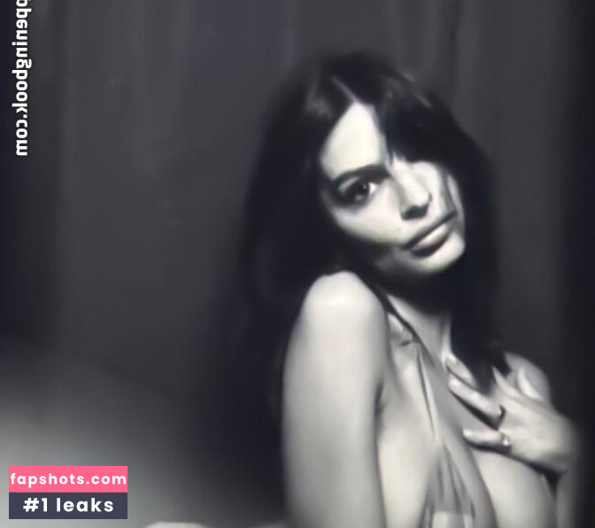 Emily Ratajkowski gallery photo #1028