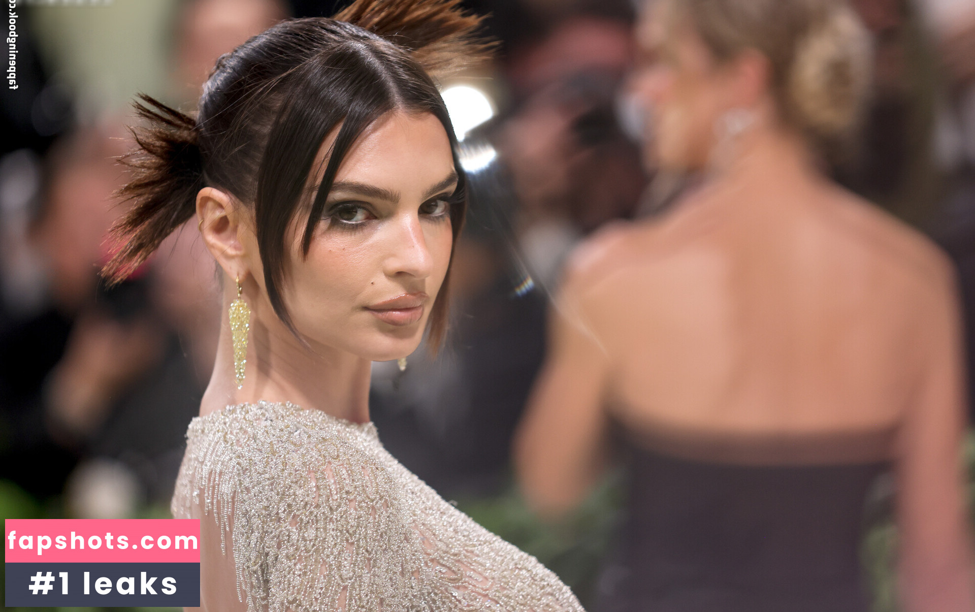 Emily Ratajkowski gallery photo #1066