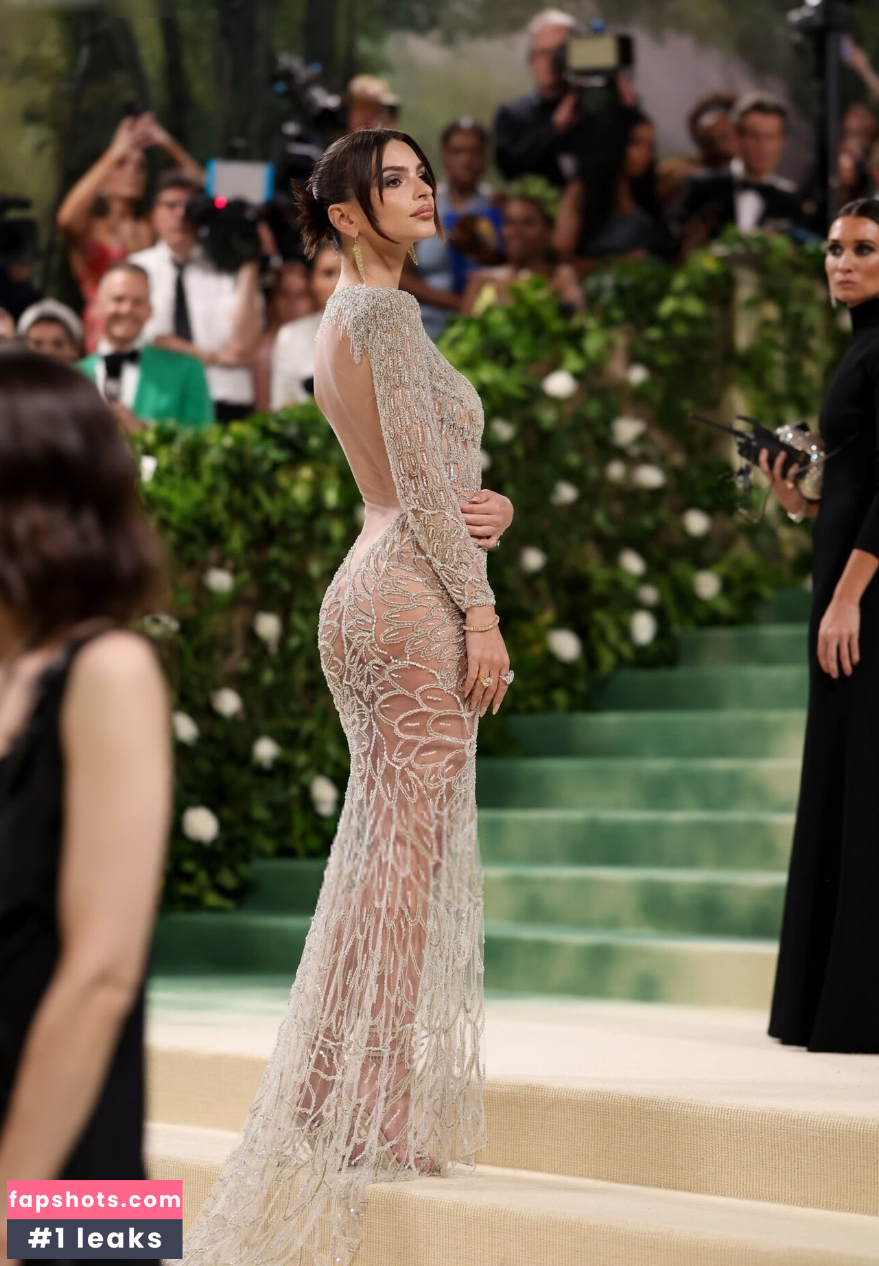 Emily Ratajkowski gallery photo #1073