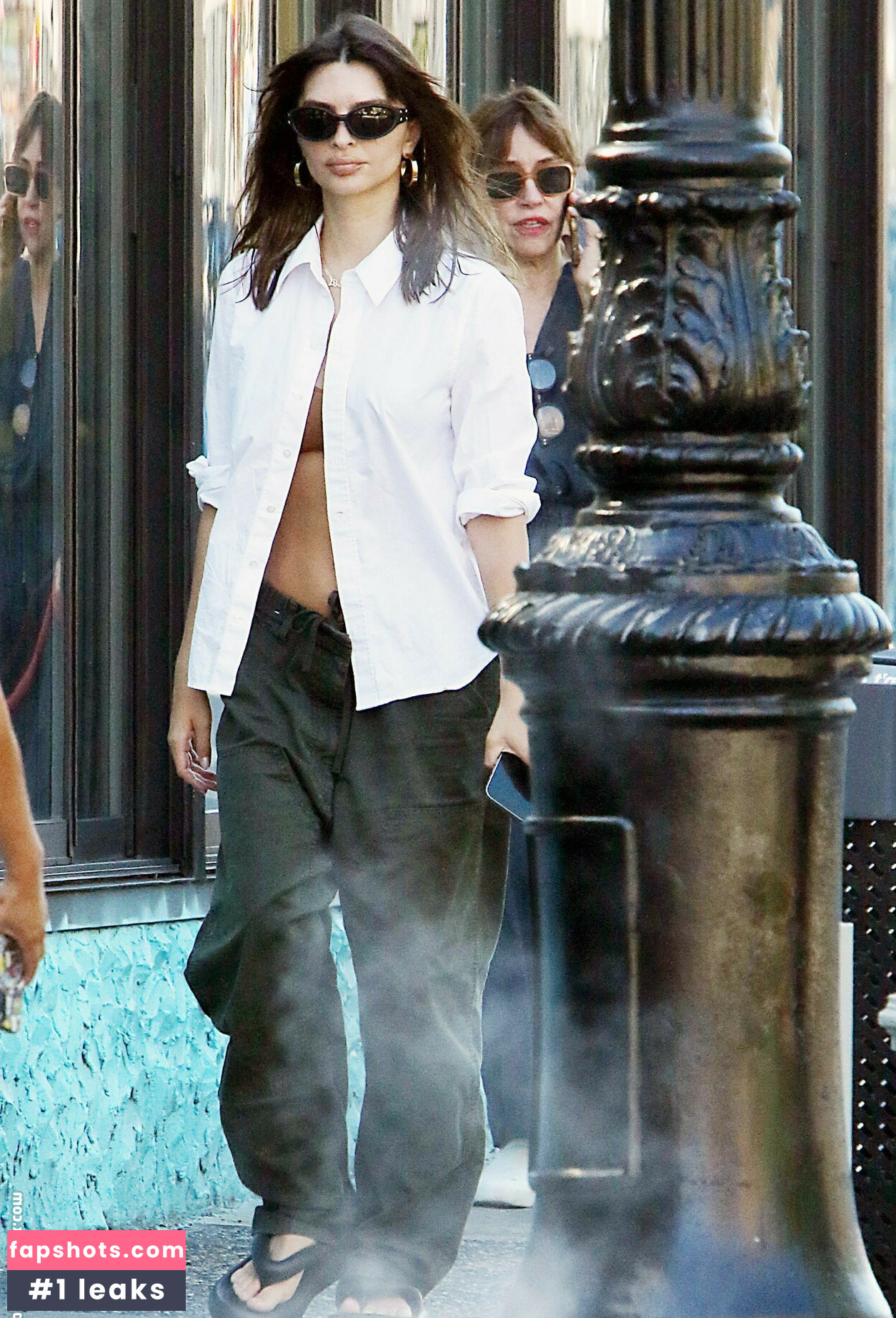 Emily Ratajkowski gallery photo #1084