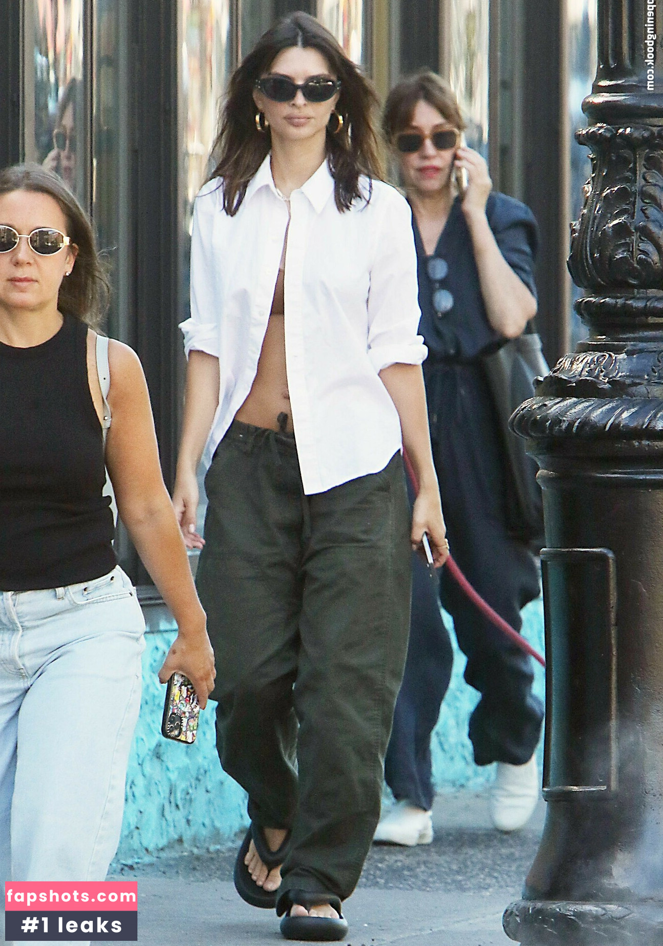 Emily Ratajkowski gallery photo #1089