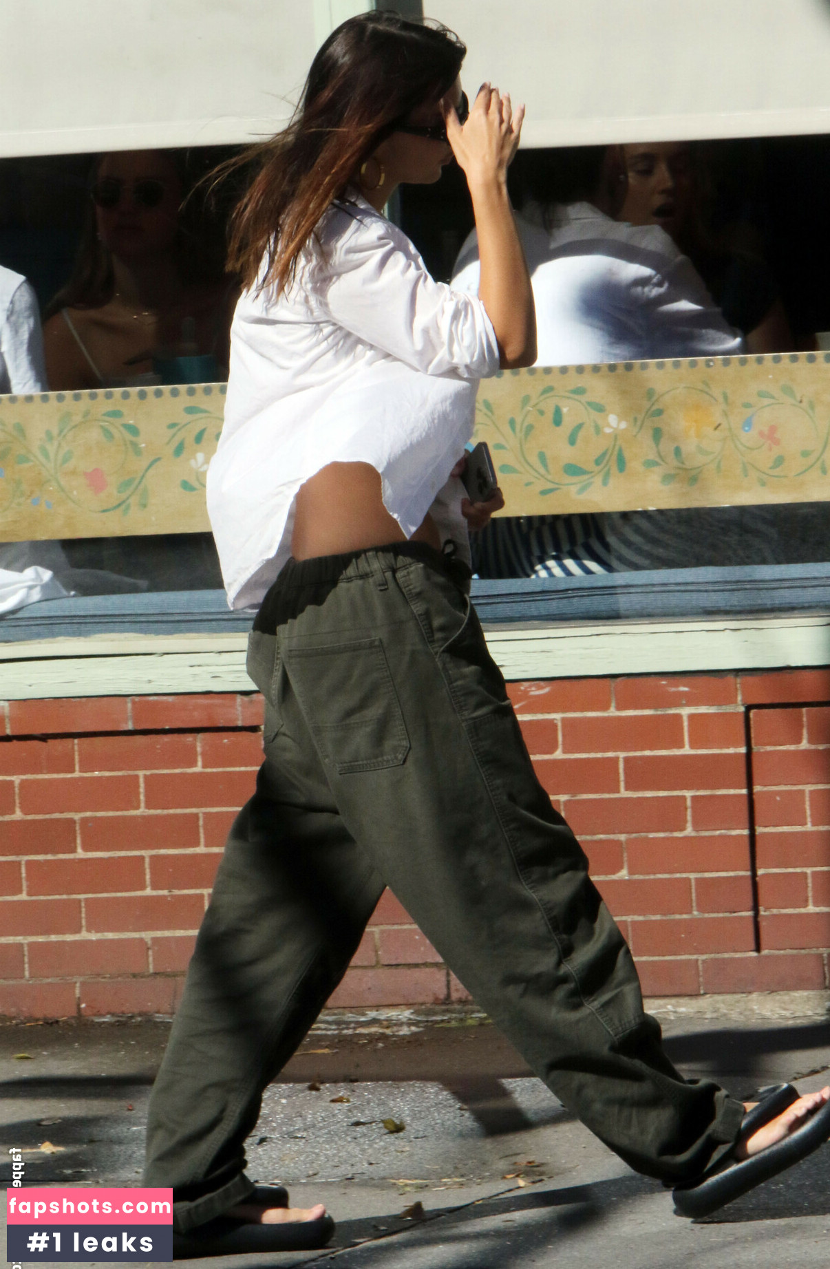 Emily Ratajkowski gallery photo #1090