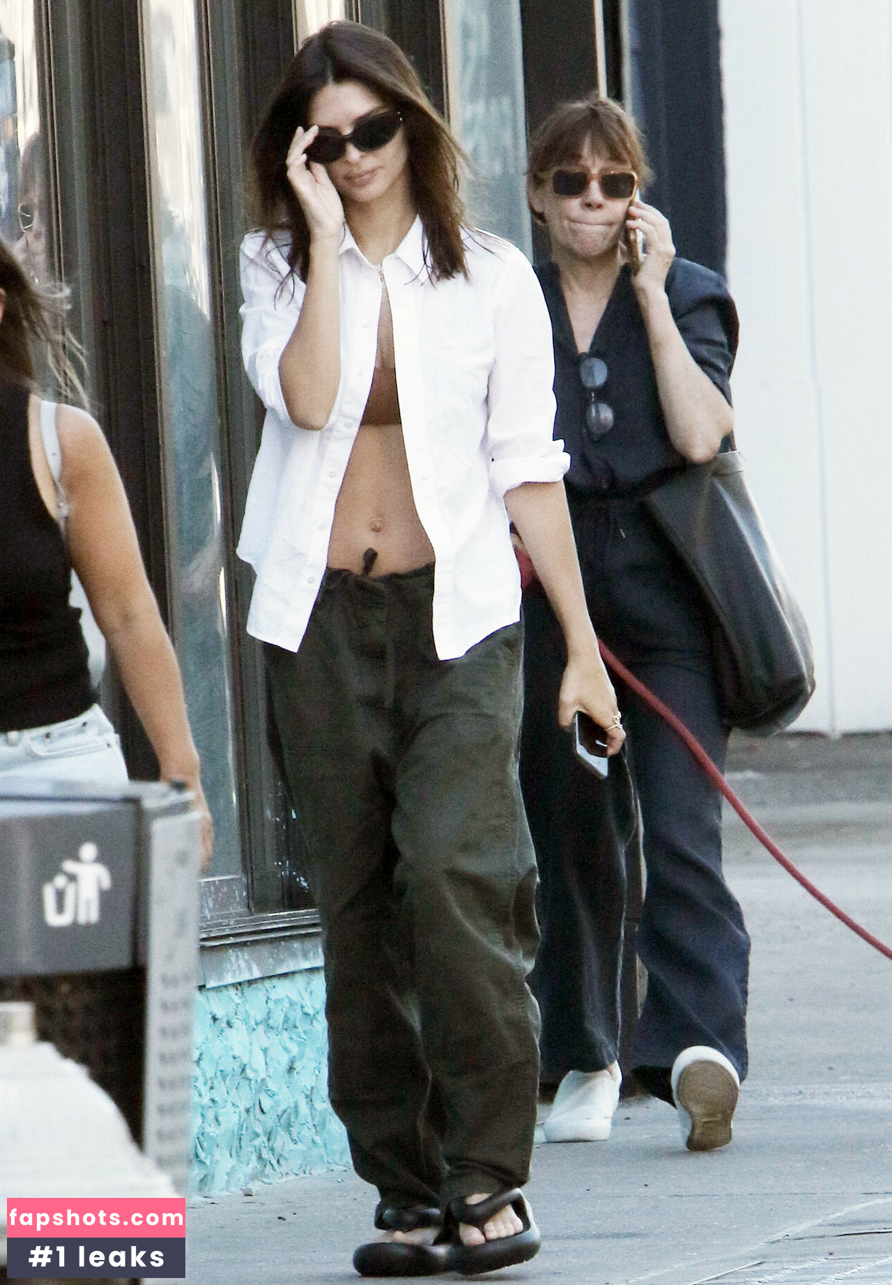 Emily Ratajkowski gallery photo #1091