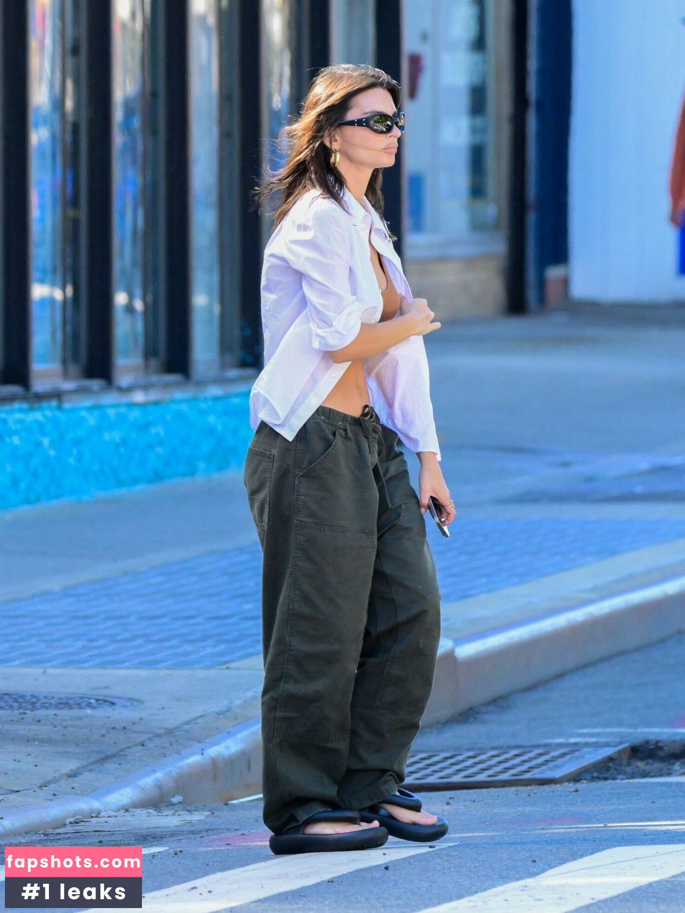 Emily Ratajkowski gallery photo #1093