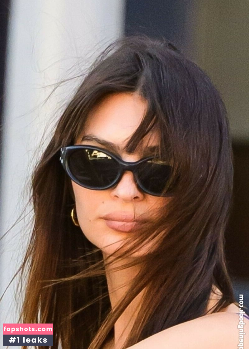 Emily Ratajkowski gallery photo #1094