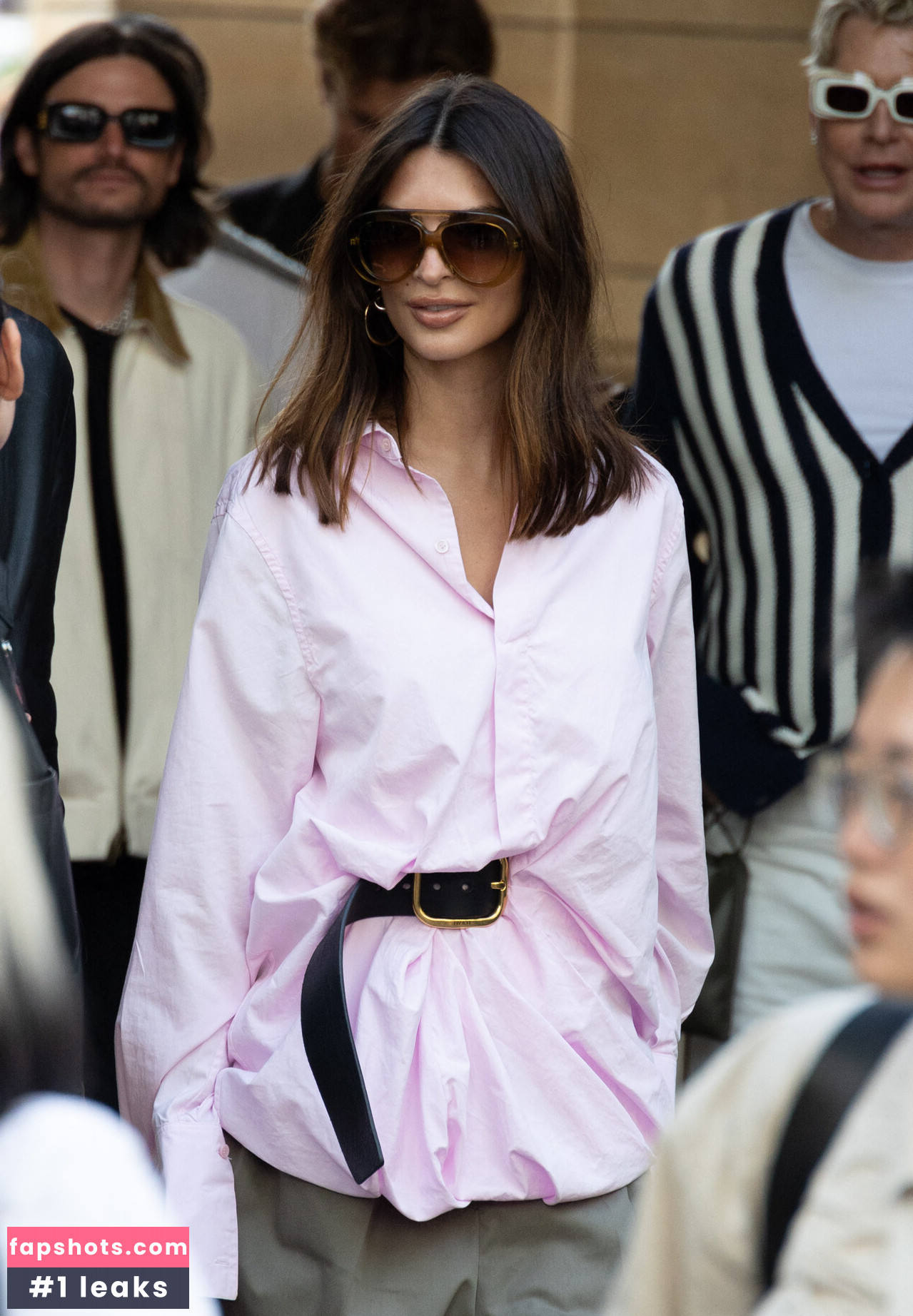 Emily Ratajkowski gallery photo #1141