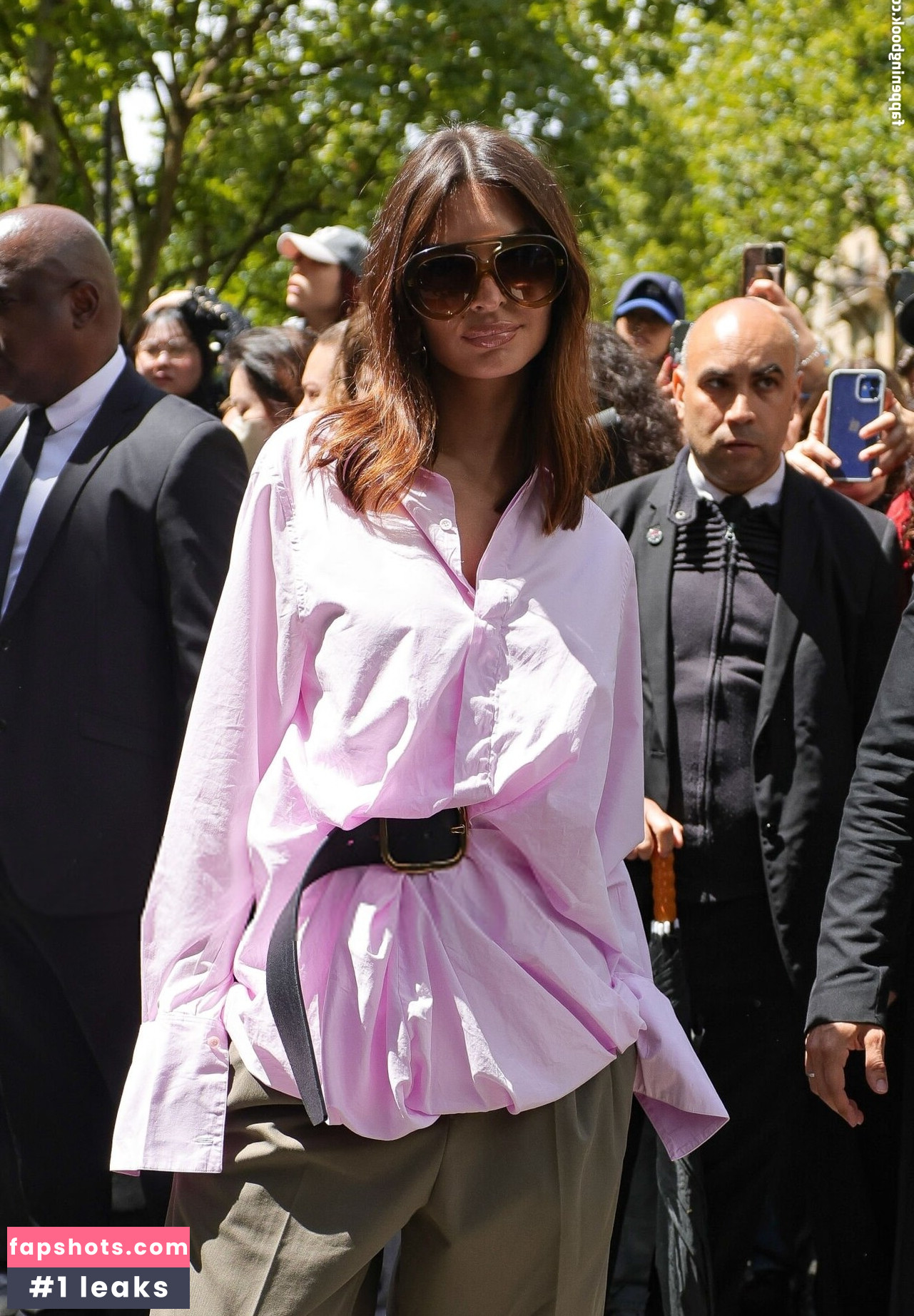 Emily Ratajkowski gallery photo #1150