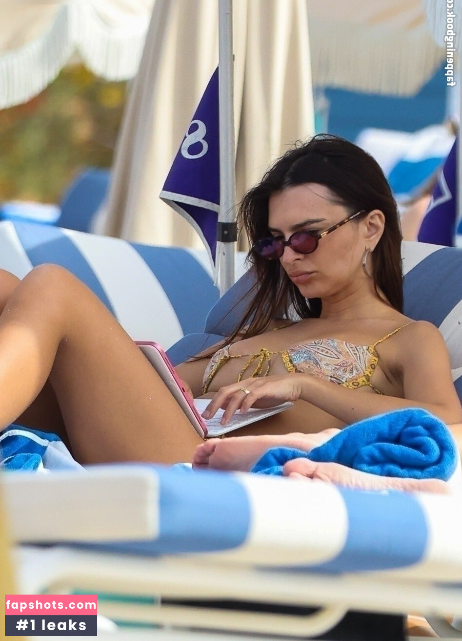 Emily Ratajkowski gallery photo #1168