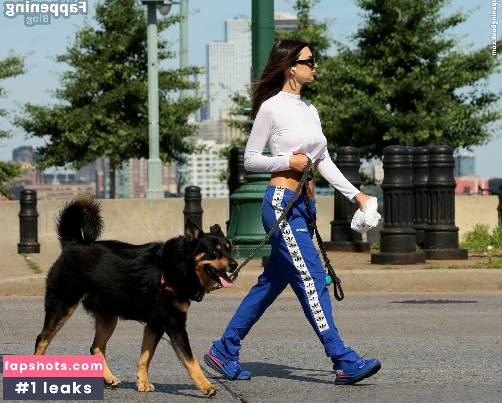 Emily Ratajkowski gallery photo #1194