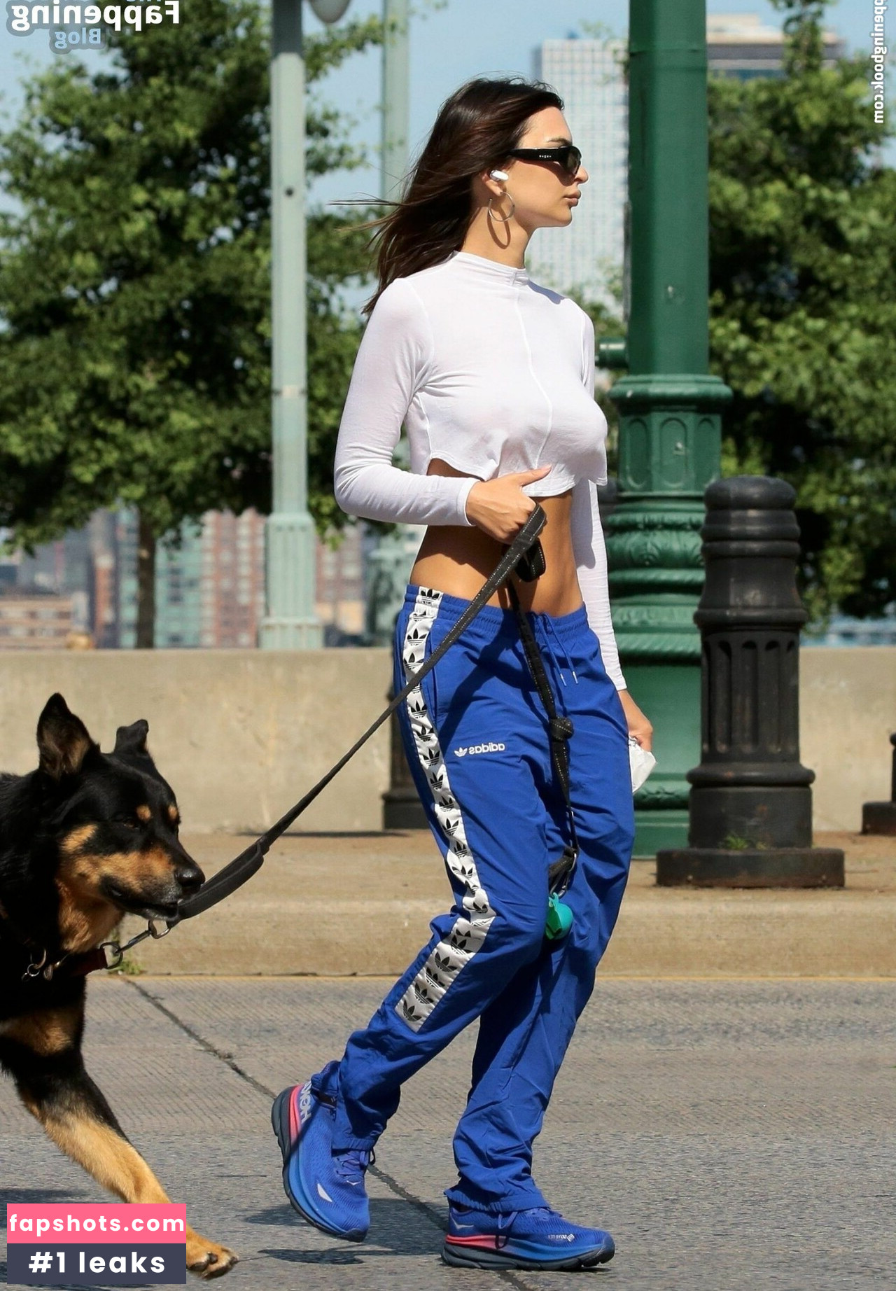 Emily Ratajkowski gallery photo #1195