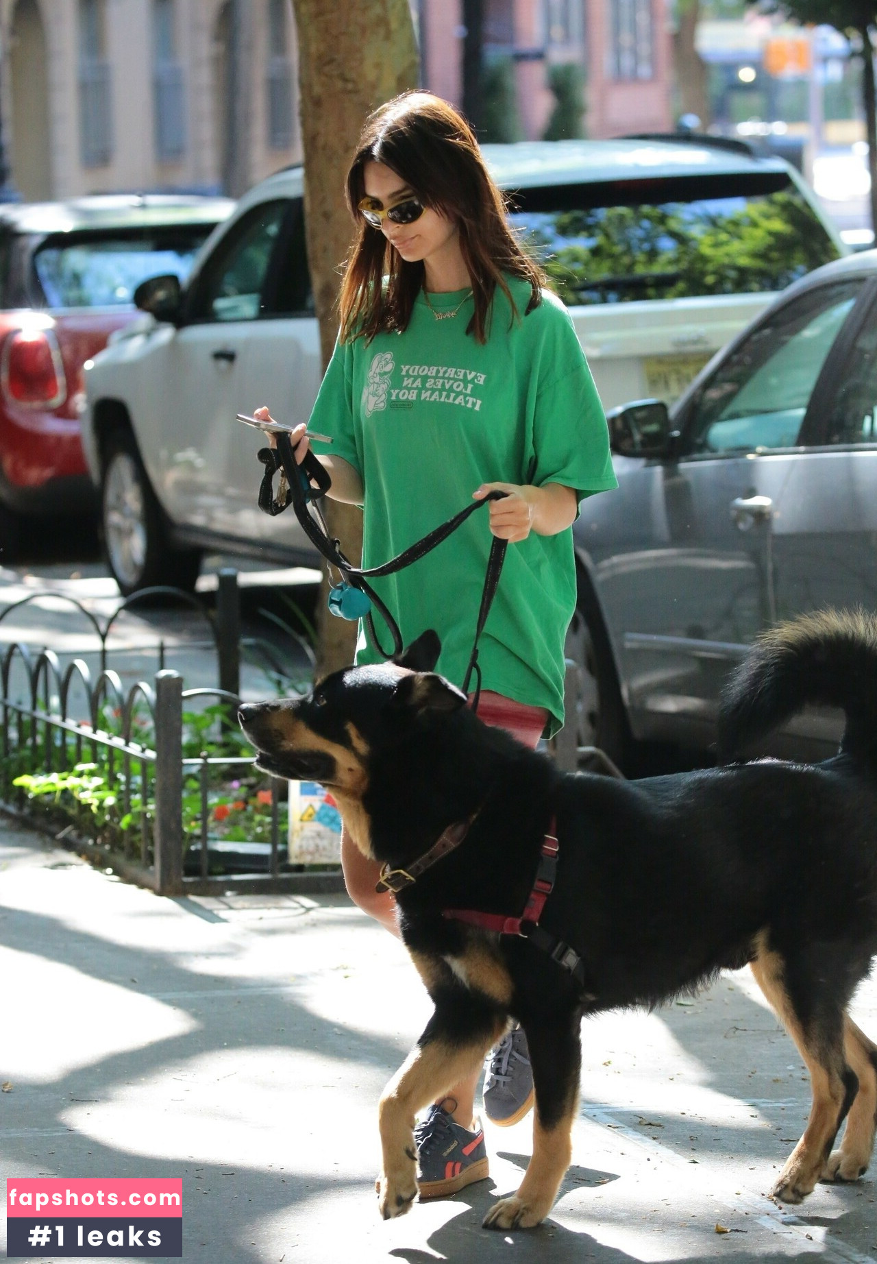 Emily Ratajkowski gallery photo #1225