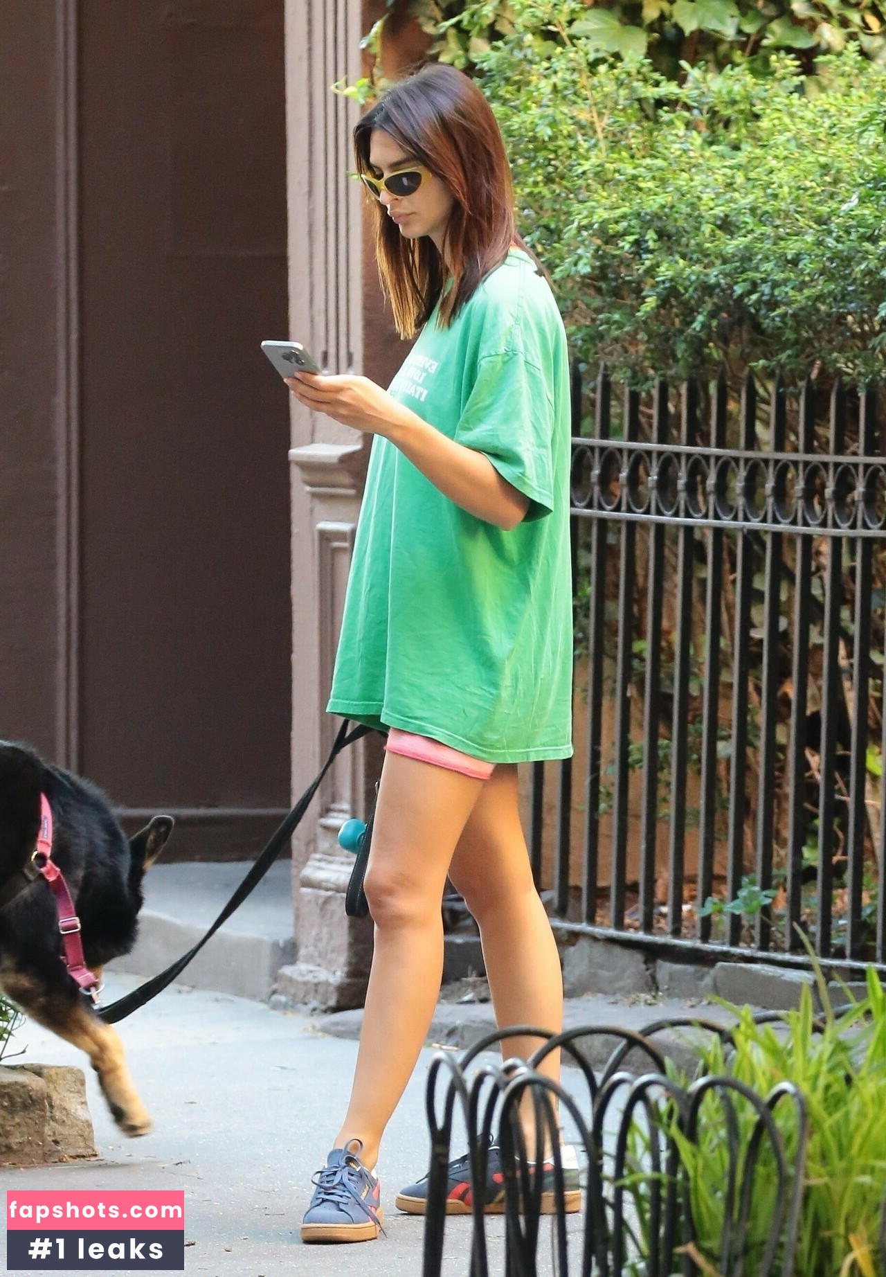 Emily Ratajkowski gallery photo #1229