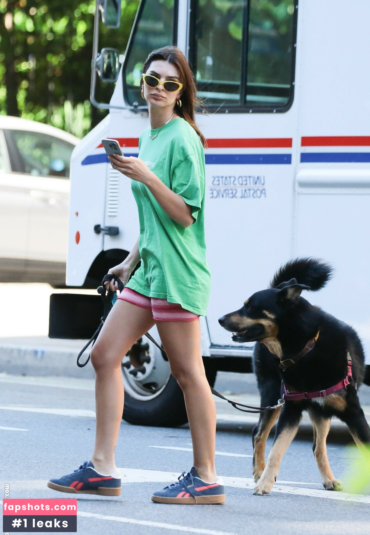 Emily Ratajkowski gallery photo #1230