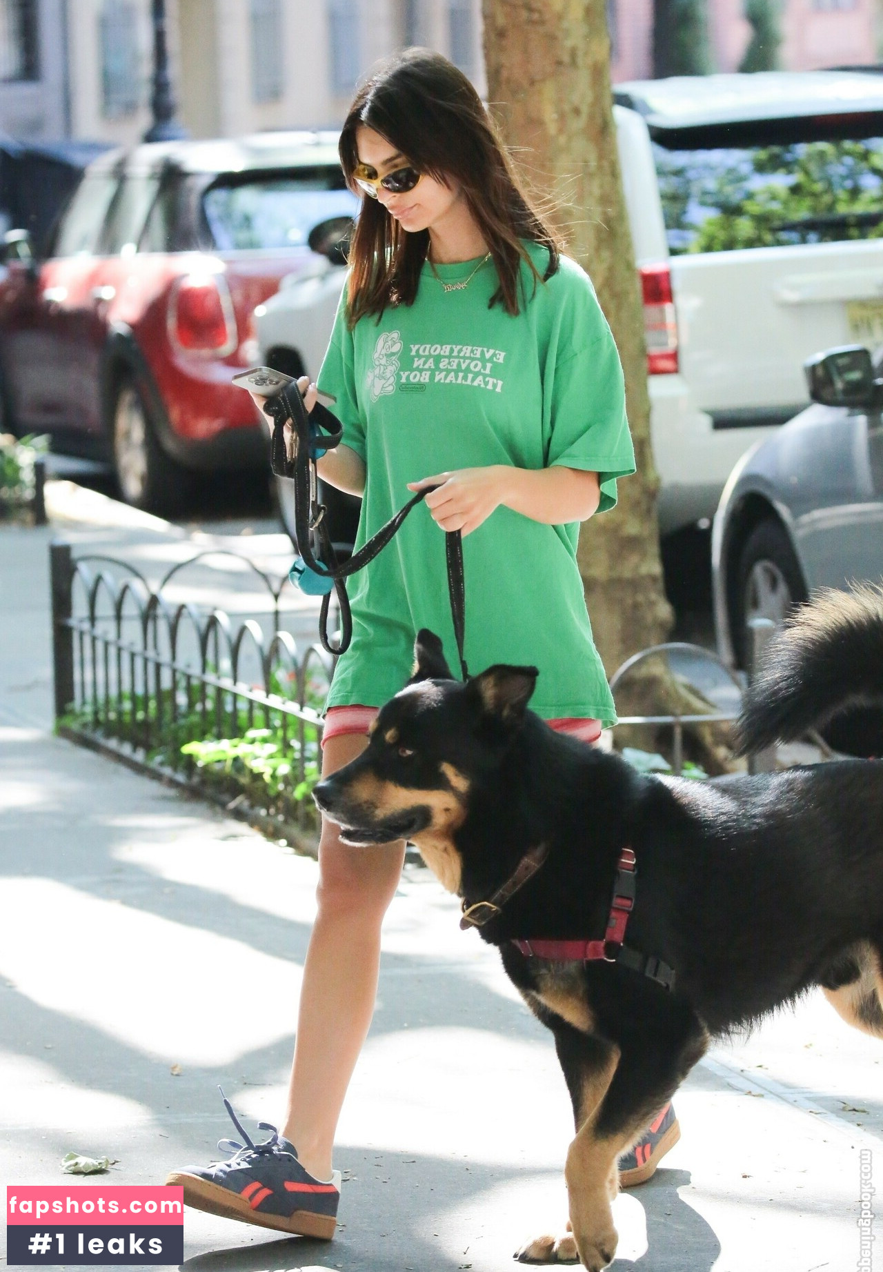 Emily Ratajkowski gallery photo #1232