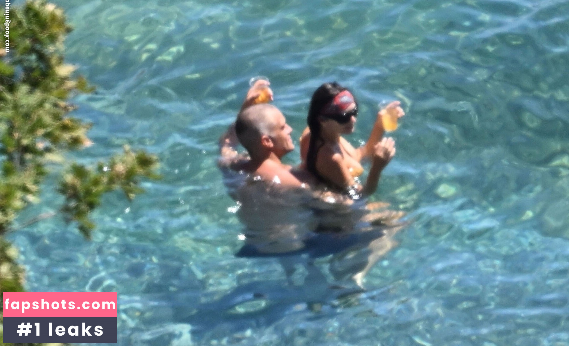 Emily Ratajkowski gallery photo #126