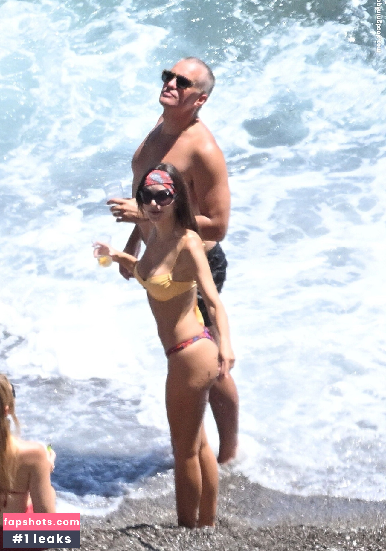 Emily Ratajkowski gallery photo #127