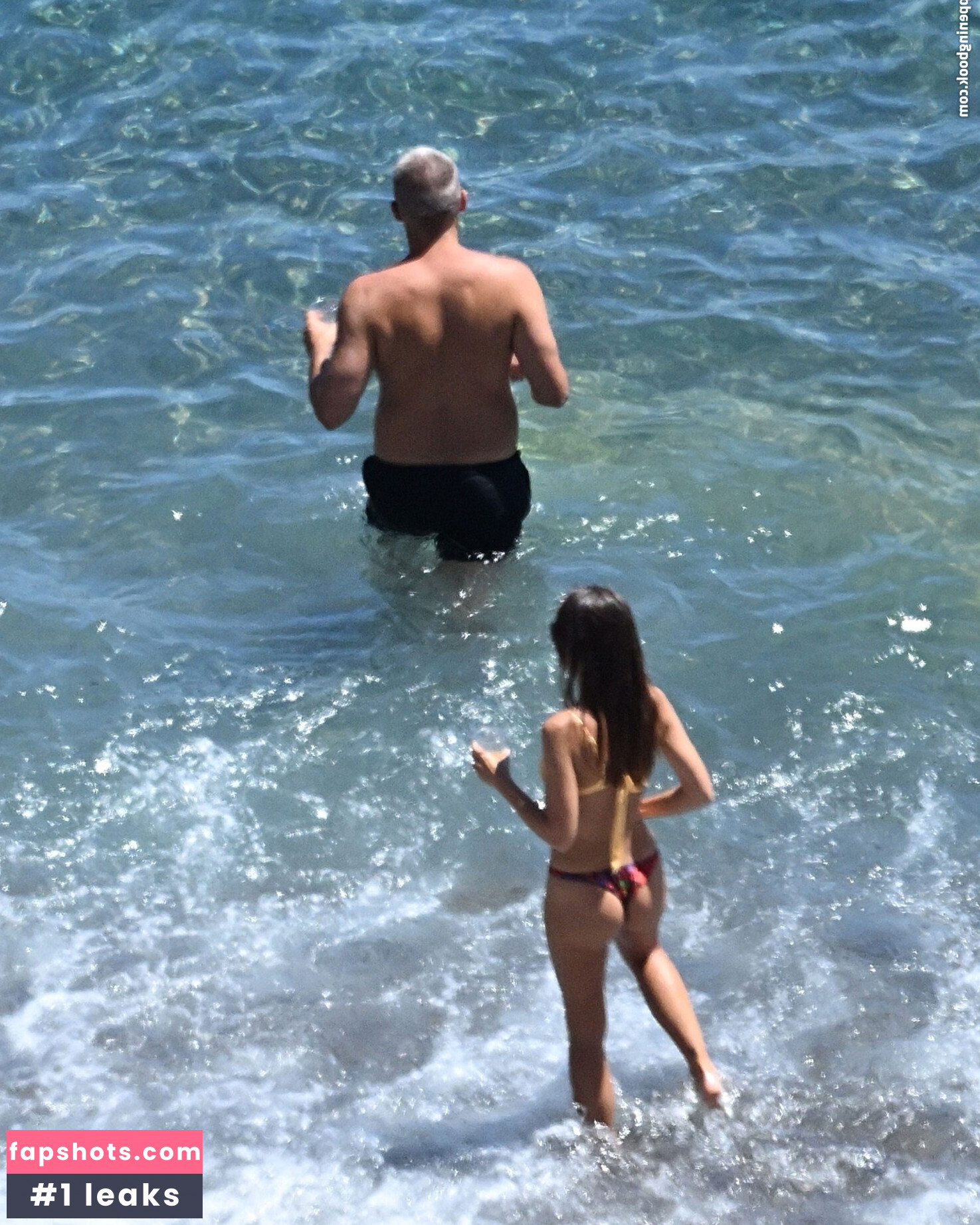 Emily Ratajkowski gallery photo #130